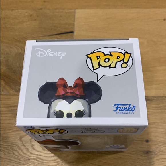 Disney 100 Funko Pop Minnie Mouse (Facet) - Picture 3 of 7